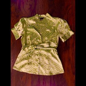 BCBGMaxAzria Green/White Satin Top - Size: XS